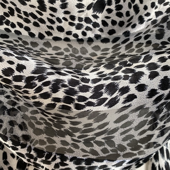 3/$30 mix and match rectangular leopard print scarf - Picture 2 of 4